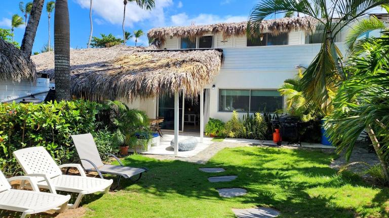 BEACH FRONT 3 Bedroom Villa with Pool Sleeps 7 - B&B Las Terrenas
