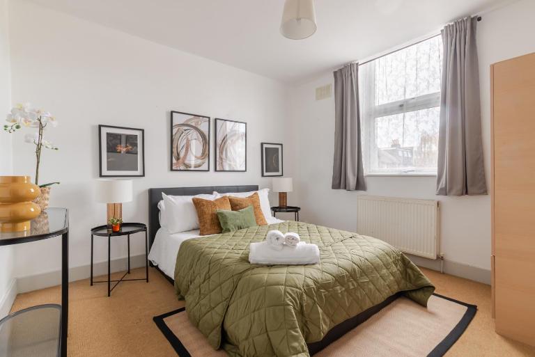 Charming Bright & Cosy Flat in West London - B&B London