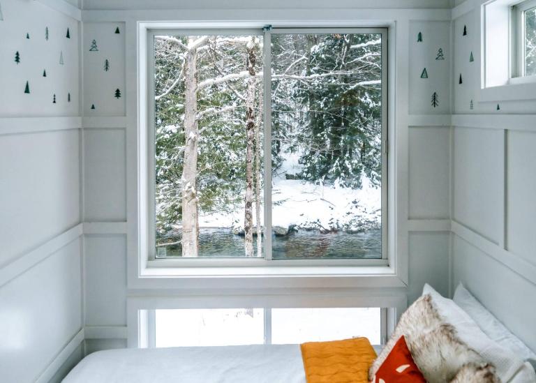 Fox Den Tiny House w/hot tub 1min to Smuggs - B&B Cambridge