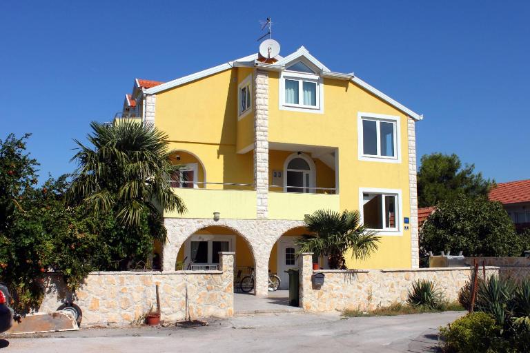 Apartments with swimming pool Sibenik - 4166 - Chambres d'hôtes Sibenik