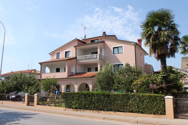 Apartments with parking space Umag - 6932 - Bed and Breakfast Umag
