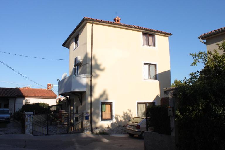Apartments with parking space Pomer, Medulin - 7374 - Bed and Breakfast Pula