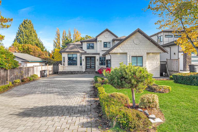 8BR New Spacious Home White Rock HVAC Free Parking - B&B Surrey