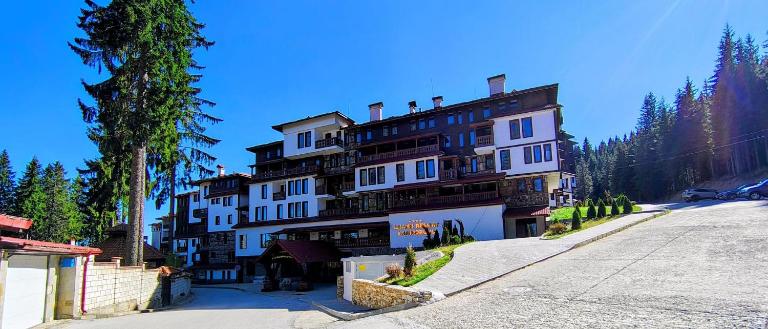 Elegant Ground-Floor Studio with Covered Terrace and Direct Access to Nature - Chambres d'hôtes Pamporovo