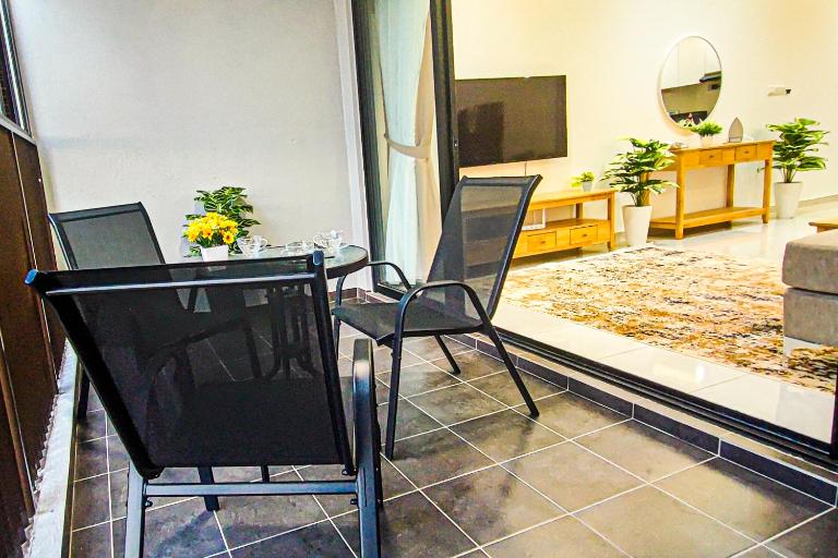 Balcony Breeze at Ara Residence Nilai by HCK - B&B Kampung Baharu Nilai