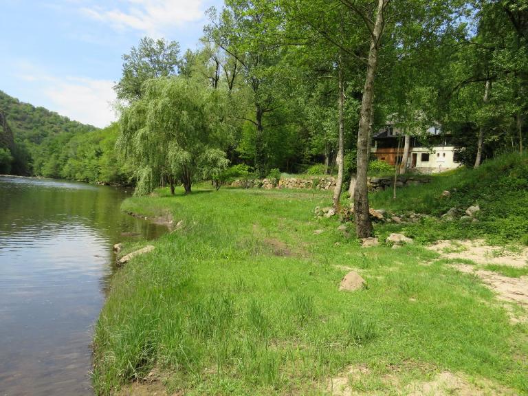 Studio au bord de la Rivière - B&B Florentin-la-Capelle