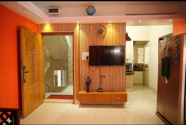 Bright & Airy 3BR South-Facing Furnished Apartment - Chambres d'hôtes Dacca