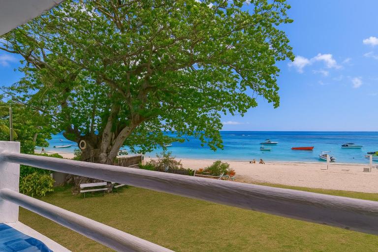 Serge's Beachfront by Serenity - Chambres d'hôtes Trou aux Biches