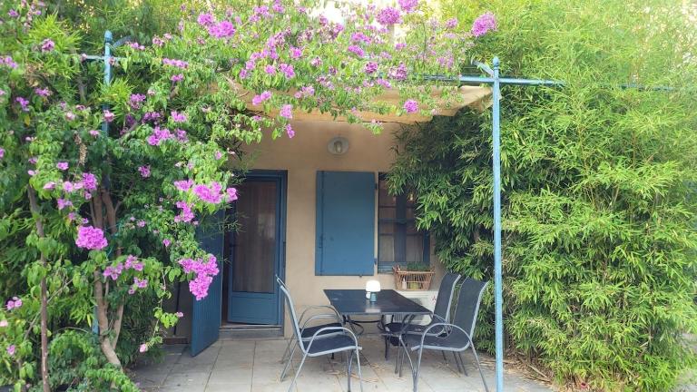 Maisonnette tout confort dans mas camarguais - B&B Saint-Laurent-d'Aigouze