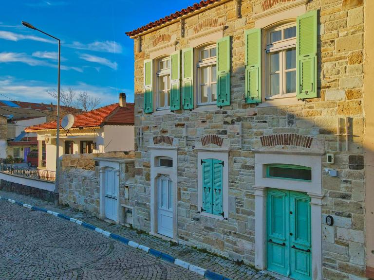 MINIQ HOMES 105 - Garden Cinema, BBQ, Foça Center 2BR Stone Home - Ferienwohnung Foça