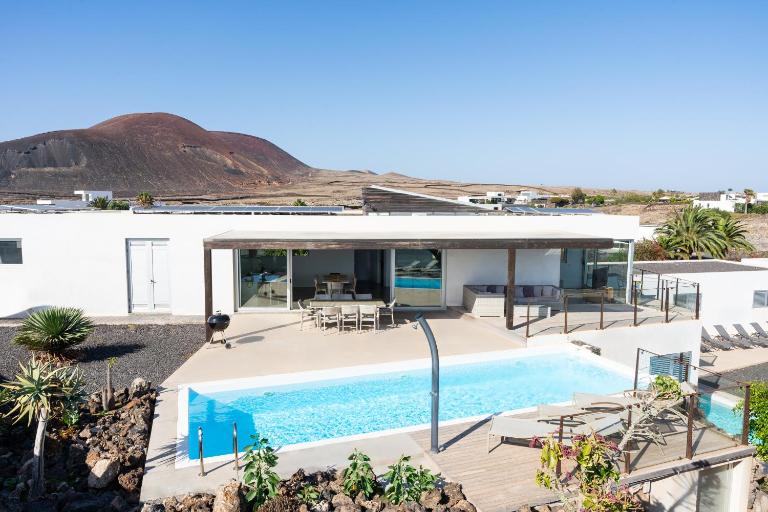 Casa Mascarena - Luxury Villa with Two Pools - B&B Lajares