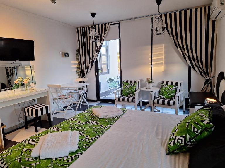 The Pervoli Studio - Pool - Close to Beach - B&B Lárnaca