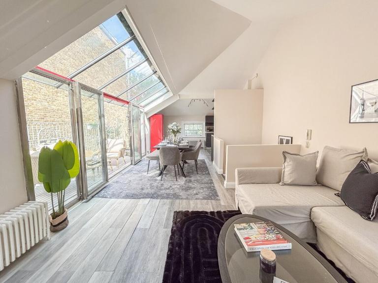 Sleek London Hideout Apartment - B&B London