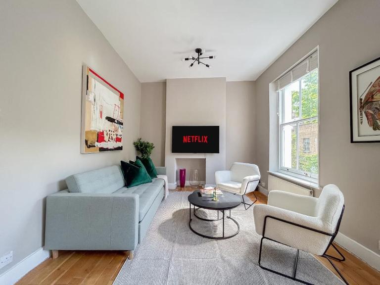 Stylish Portobello Road Two-Bed Flat - B&B London