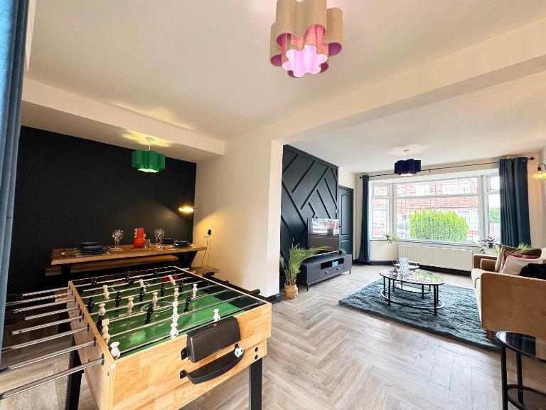 Family & Pet-Friendly 5pp, Parking, 20 min to City - B&B Manchester