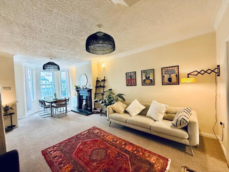 This Must Be The Place - 3 BR East Belfast Home - B&B Belfast