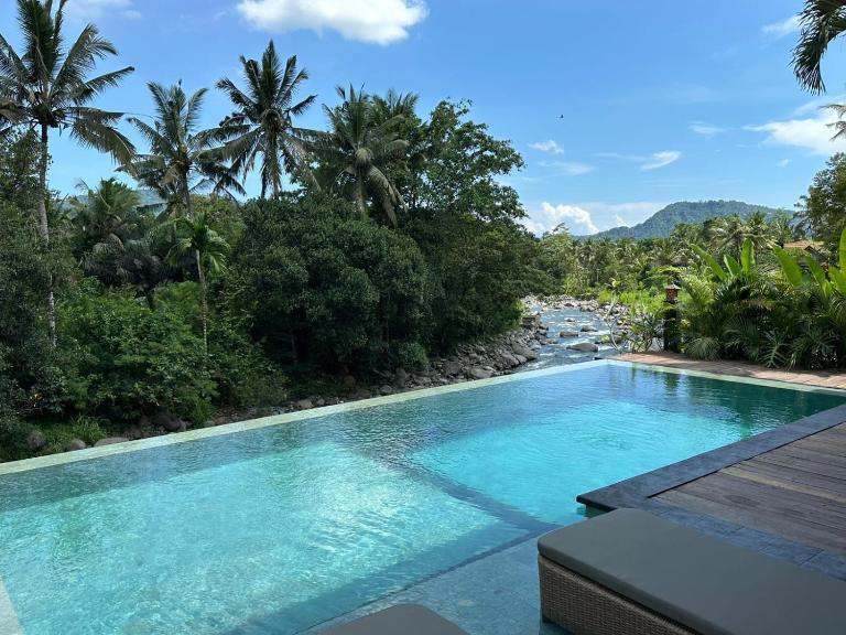 Uma Swari Suites Villa Sidemen - B&B Sidemen