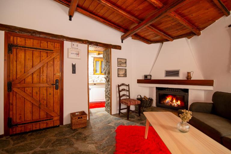Fteri Stone House in Platanos, Akrata - B&B Plátanos
