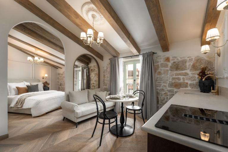 Silent Stone Apartment II - Bed and Breakfast Vrsar