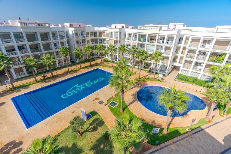 Spacious luxury apartment with pool - B&B Bouznika