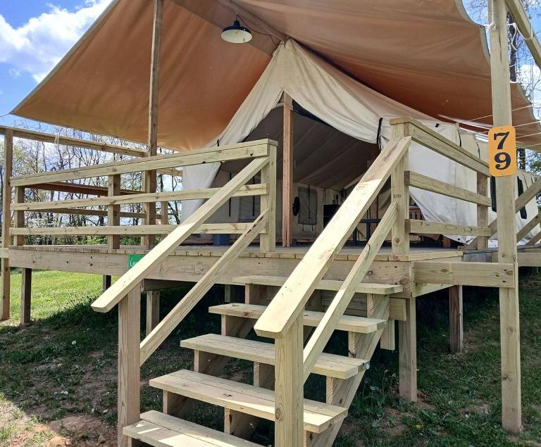 Cozy Tented Cabin with Fire Pit and Barbecue in Logan, Ohio - Bed and Breakfast Logan