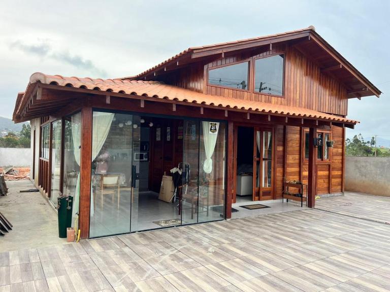 Casa de Madeira Encantadora - Ferienwohnung Governador Celso Ramos