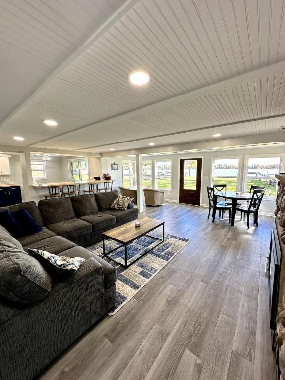 Lakefront Escape Dock Fire Pit Sleeps 14 - B&B Gaylord
