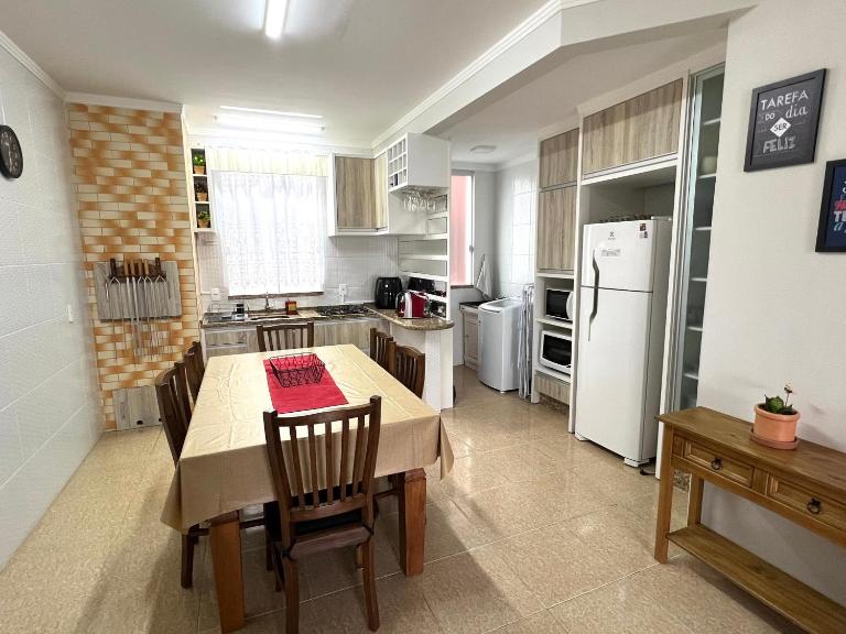 Praia De Palmas, apartamento 2 quartos, completo próximo a praia e todo comercio - B&B Governador Celso Ramos