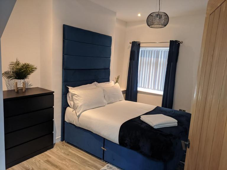 Dream101, Luxury 2 Bedroom apartment - free parking - Chambres d'hôtes Liverpool
