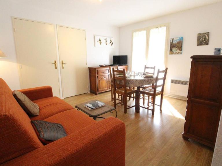 T2 Centre Luchon - Balcon - Parking Inclus - Animaux Bienvenus - FR-1-313-245 - B&B Bagnères-de-Luchon