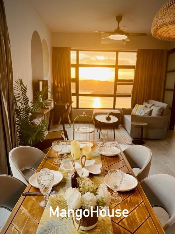 #6 Private Royal Top-Floor Corner, Stunning Oceanview Luxury Stay -Mango House6 - Bed and Breakfast Kota Kinabalu