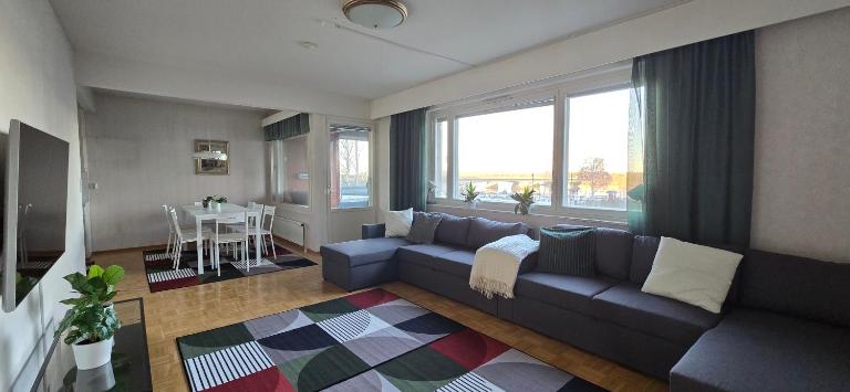 Aura Apartment with River View, Sauna & 3 Bedrooms - B&B Rovaniemi