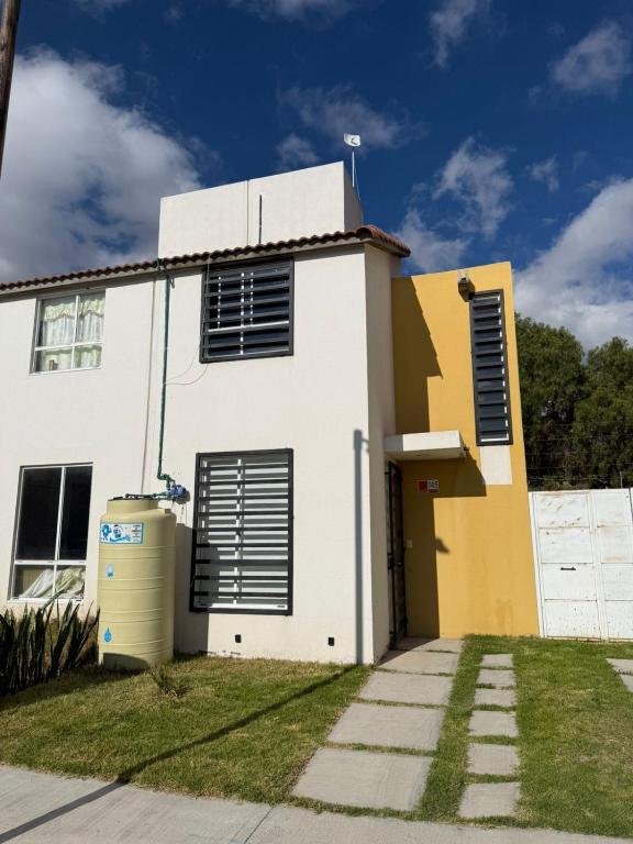 Cozy House with Private Garden in Pachuca - B&B Pachuca