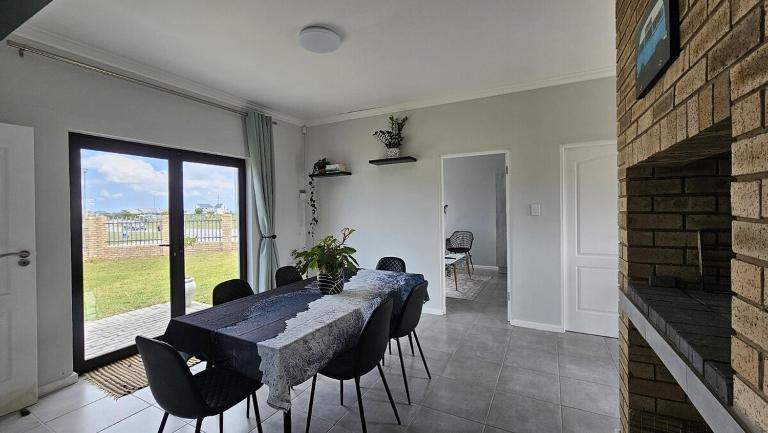 The Tiny Hut - B&B Jeffreys Bay