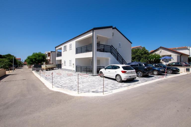 Apartments Sandra - Ferienwohnung Vir