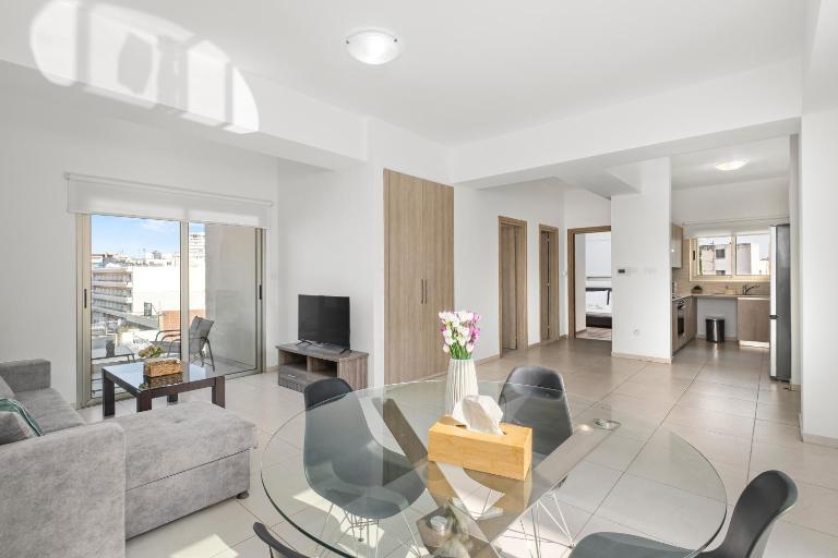 Downtown City View 2 Bedroom Apartment - B&B Larnaka