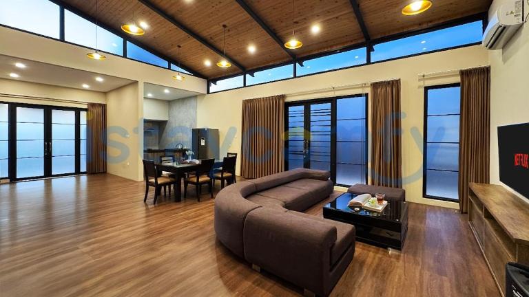 5BR Large Villa Crown Hill Estate F26 - Chambres d'hôtes Batam Centre