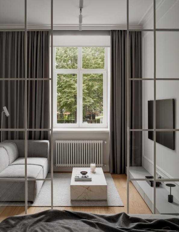 Premium Designer Apartment with Park View - by Innorental - B&B Riga