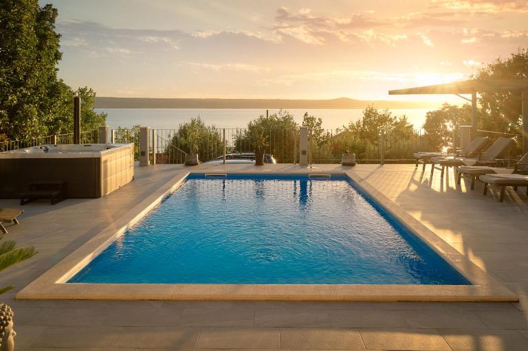 Stunning seaview Villa Katharina - B&B Maslenica