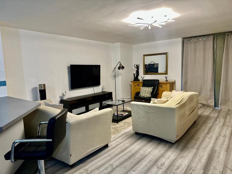 Bright 1BR Flat Walk to Hyde Park, Queensway and Paddington - B&B London