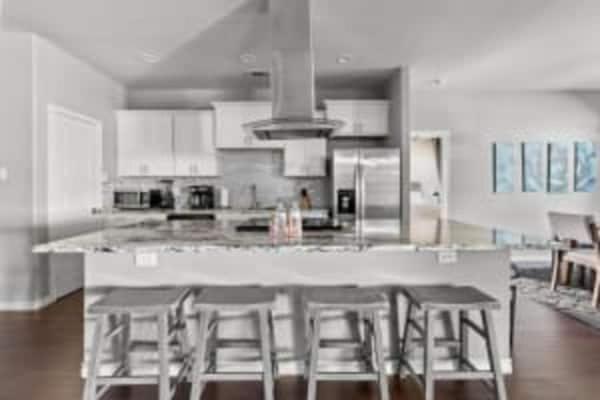 Large 3BD 2BR Lower Bishop Arts Near Downtown Dallas - B&B Dallas