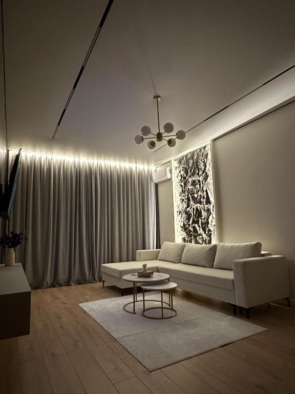 Современные Апартаменты ЖК Buqar Jyrau , Ботанический Сад Астана Арена 2 минуты - Bed and Breakfast Astana