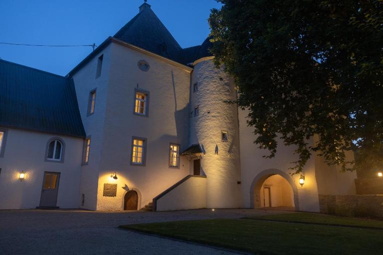Charmantes Chateau Lichter - Burghaus - Ferienwohnung Ließem