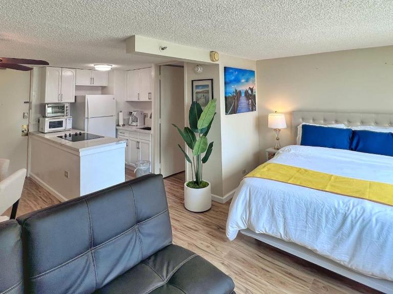 Comfy and Modern Condo By Waikiki - Bed and Breakfast Honolulu