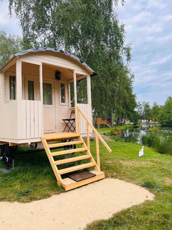 Camping Papillon Kinrooi - Pipowagen 2p terras - Bed and Breakfast Kinrooi