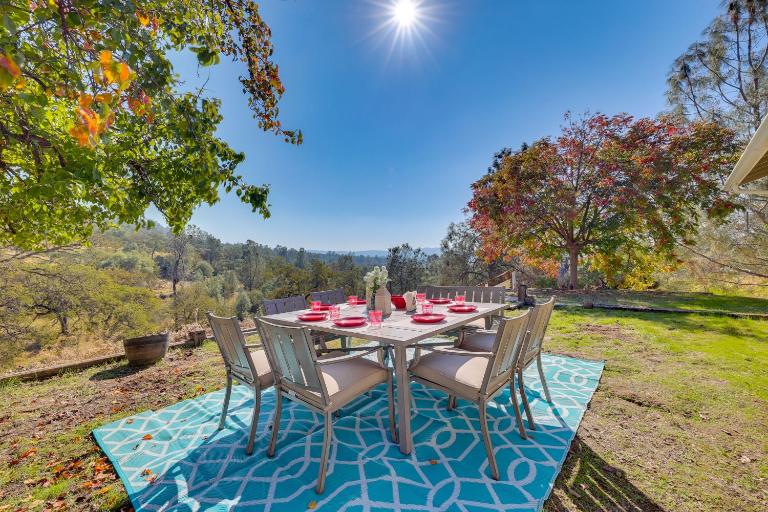 Scenic Yosemite Lakes Escape w/ Community Perks! - Bed and Breakfast Coarsegold