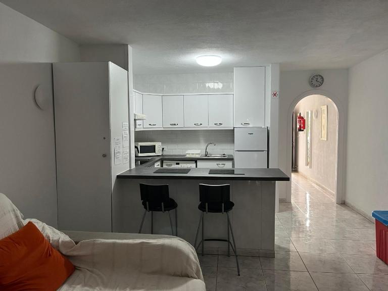 Lovely Self Catering 1 bed Apartment 8A2, Los Cristianos,Tenerife - B&B Los Cristianos