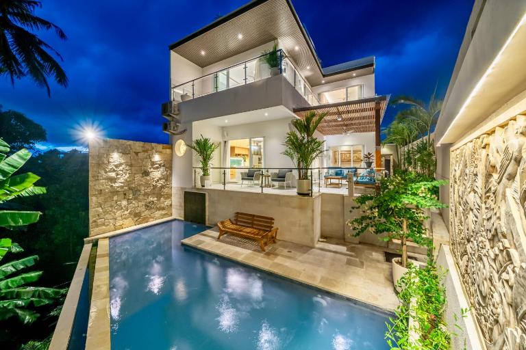 818 Villas - New Modern Luxury Villa in Canggu with Lounge, Rooftop, Ricefield Views - Ferienwohnung Tambakboyo