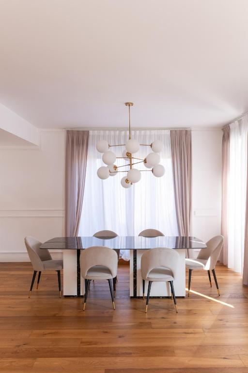 Lusso, Stile e un Meraviglioso Terrazzo nel Cuore di Milano - B&B Milan