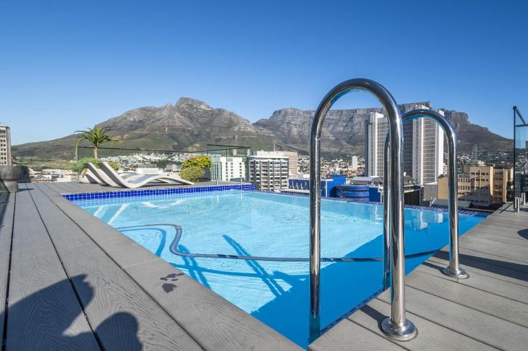 Stylish Studio at The Tokyo with Rooftop Pool - B&B Ciudad del Cabo